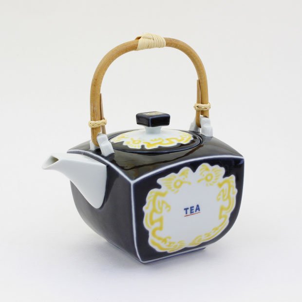 ＜石川県＞急須 角 黒釉黄彩龍文“TEA字”