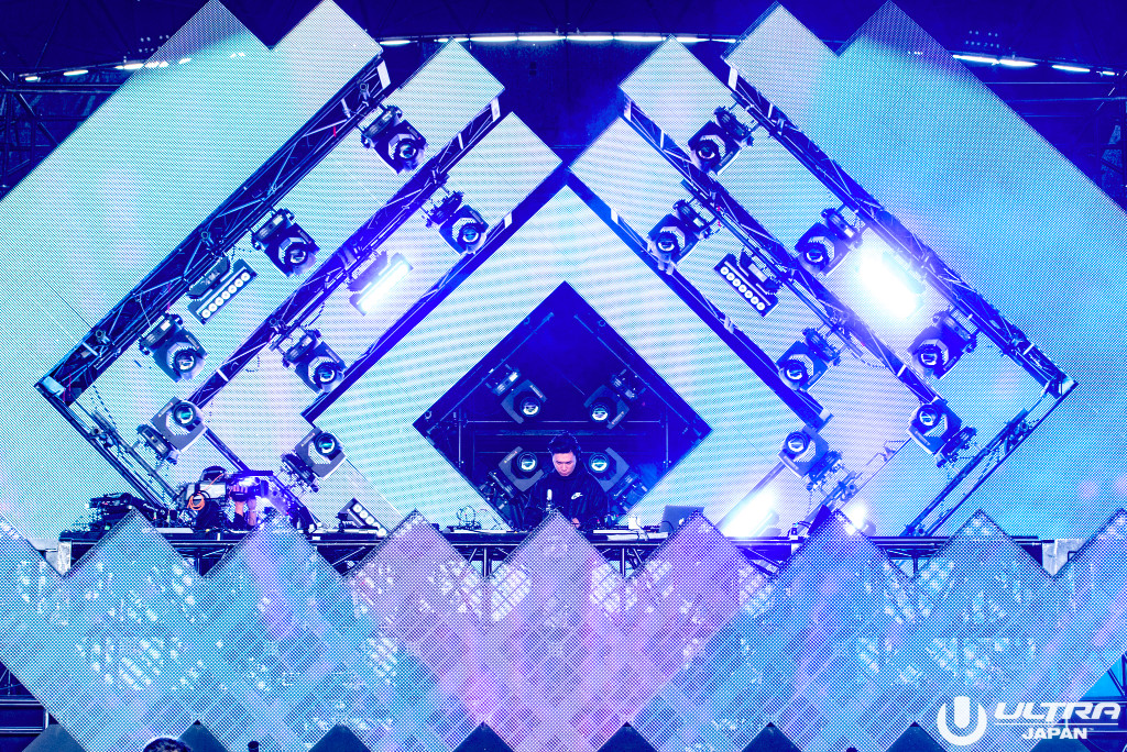 01 Terry_ULTRA JAPAN Day1_RESISTANCE_3c