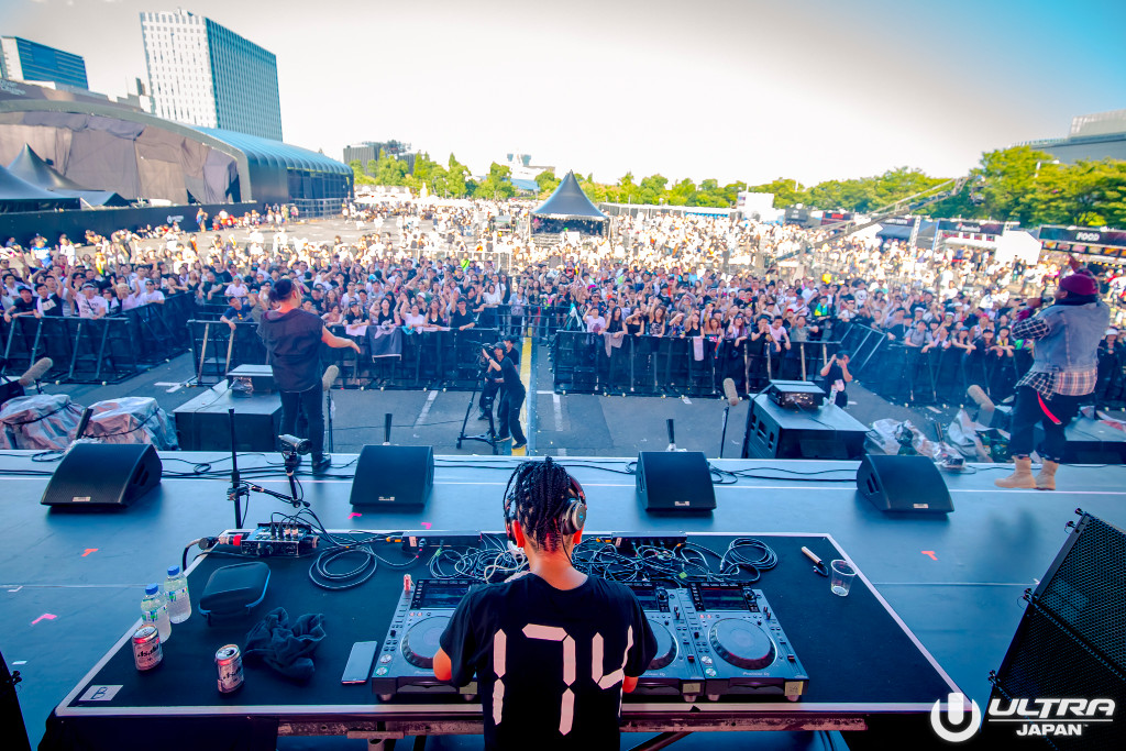 04 DJ Aki + YUUKi_ULTRA JAPAN Day3_LIVE_2