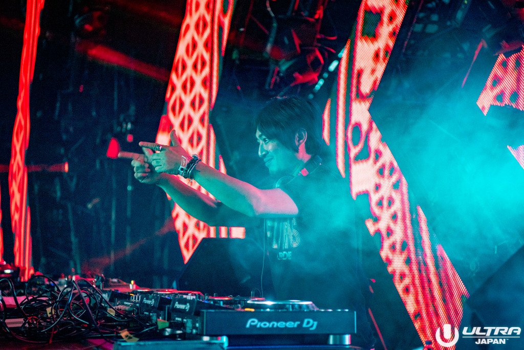 04 Sugiurumn_ULTRA JAPAN Day1_RESISTANCE