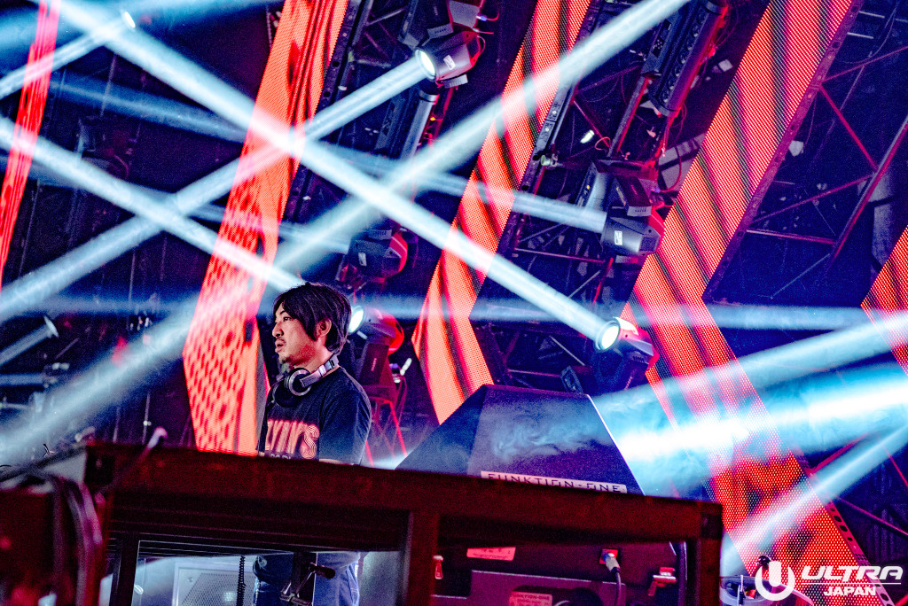 04 Sugiurumn_ULTRA JAPAN Day1_RESISTANCE_2