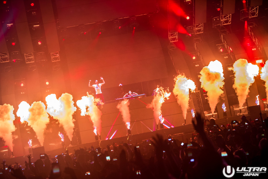 09 The Chainsmokers_ULTRA JAPAN Day2_MAIN