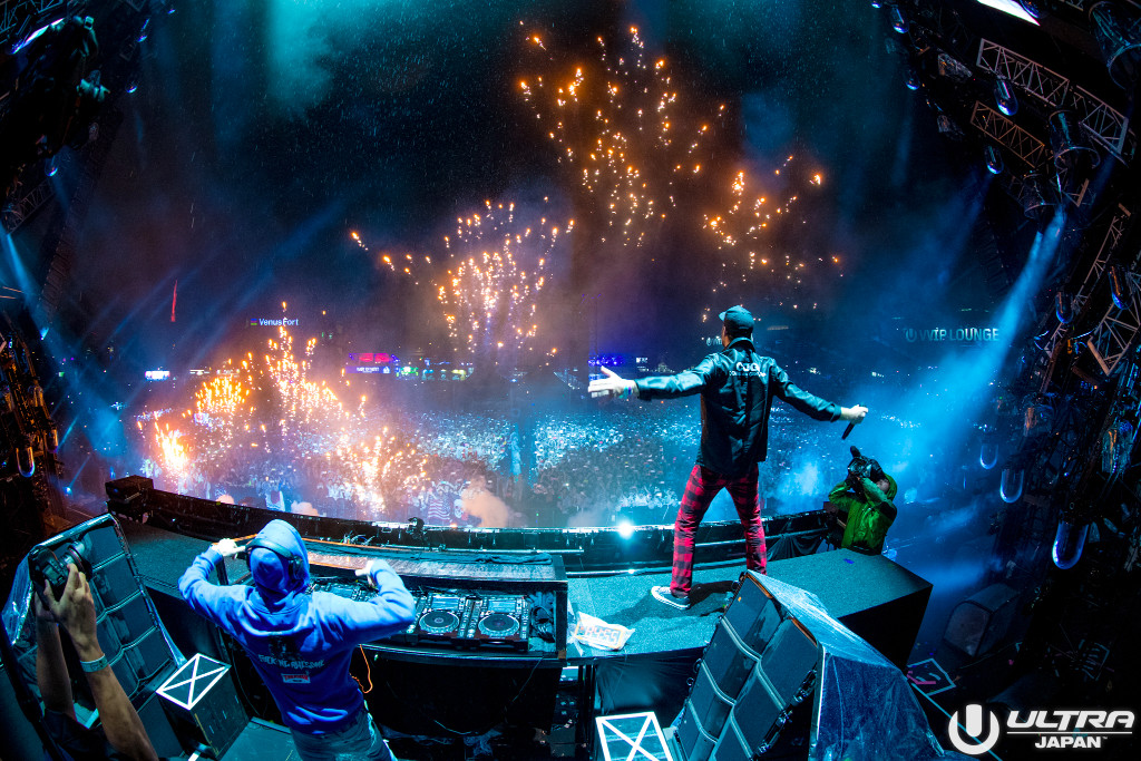 09 The Chainsmokers_ULTRA JAPAN Day2_MAIN_10