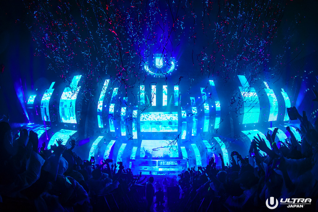 09 The Chainsmokers_ULTRA JAPAN Day2_MAIN_5