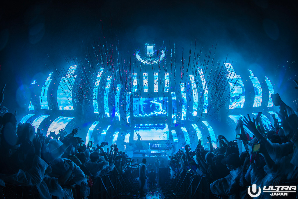 09 The Chainsmokers_ULTRA JAPAN Day2_MAIN_6