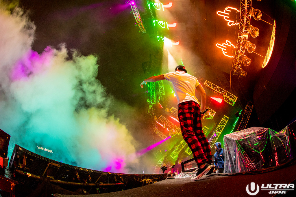 09 The Chainsmokers_ULTRA JAPAN Day2_MAIN_7