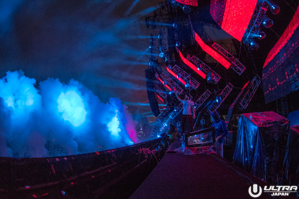 09 The Chainsmokers_ULTRA JAPAN Day2_MAIN_8