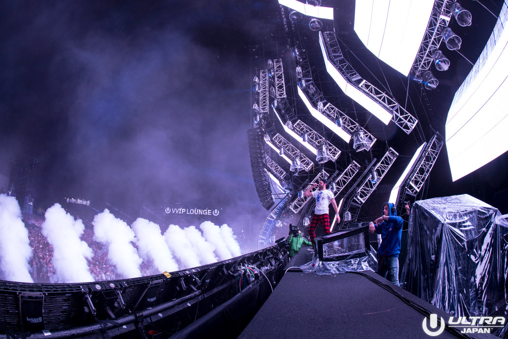 09 The Chainsmokers_ULTRA JAPAN Day2_MAIN_9
