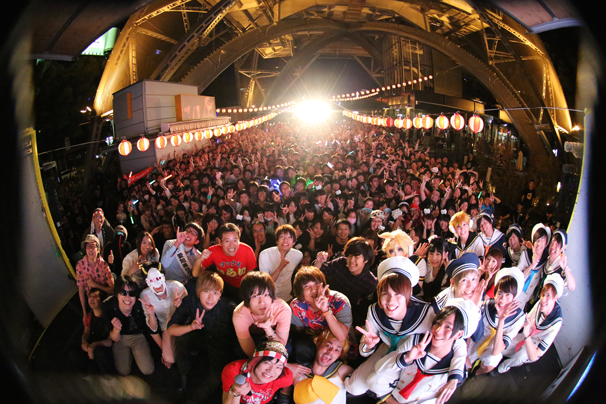 出演者とお客さんの集合写真