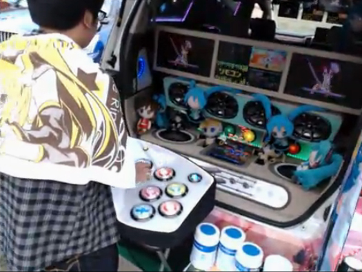 「GENESIS」さんの音楽ゲーム「初音ミク Project DIVA」が体験できるブース！