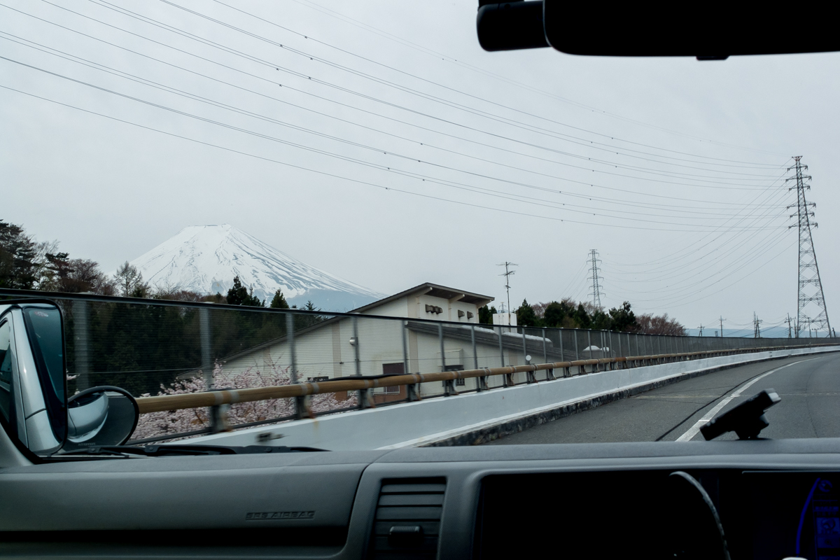 代々木駅から車で向かいました