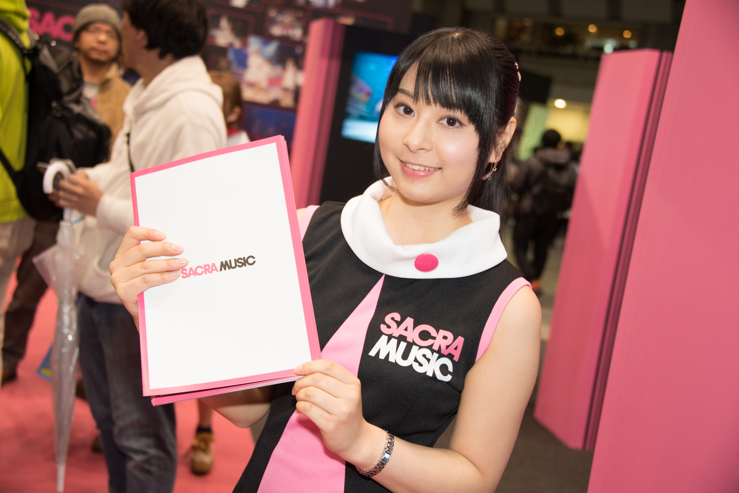 SACRA MUSICのコンパニオンさんのコスプレ画像1