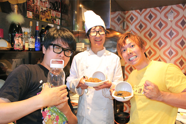 左からコダック川口、店長・おぱんぽんさん、オーナー・しみけんさん