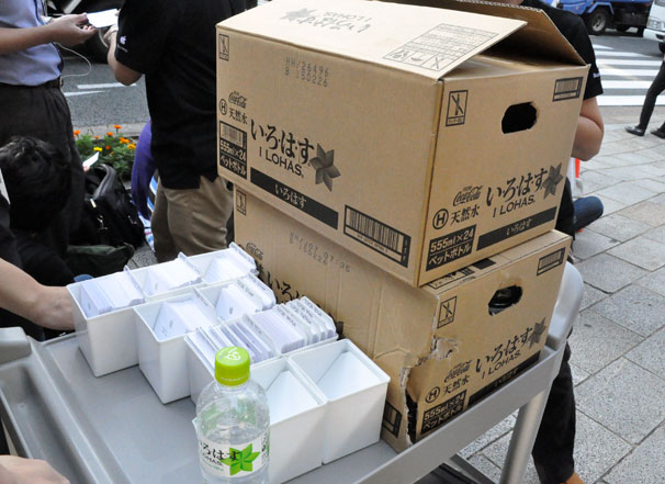 いろはすも配られていました