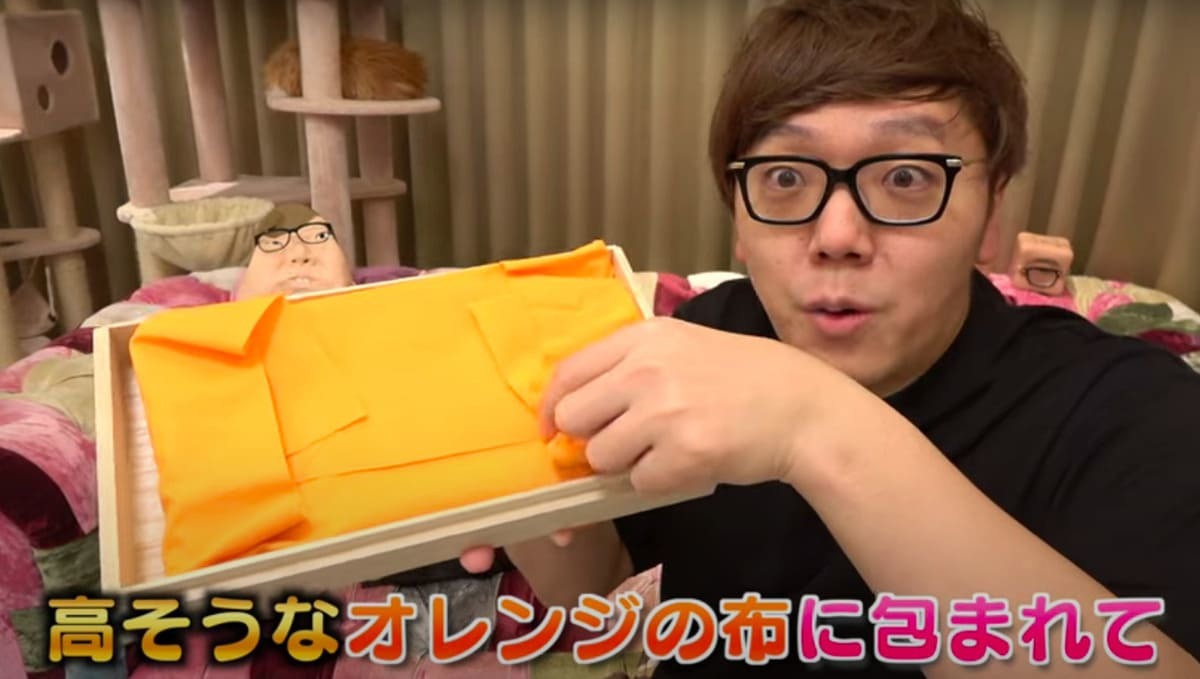 HIKAKIN「1枚110万円のマスクを購入しました。」