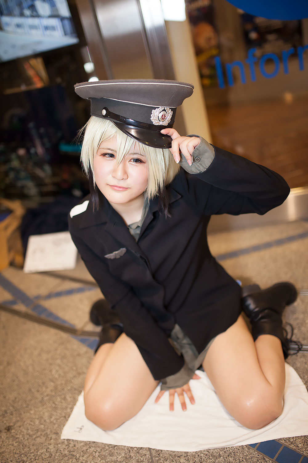 六哩さん（『ストライクウィッチーズ』ハルトマン）