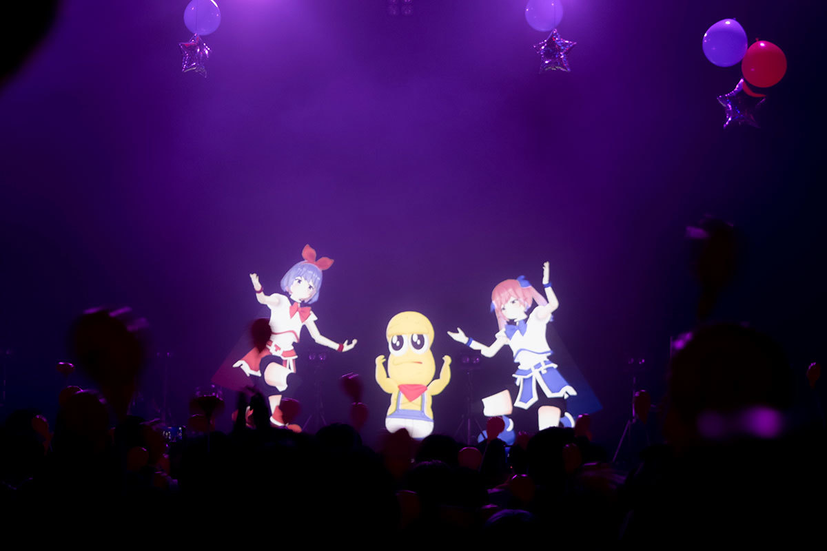 ピーナッツくんが考えたというフリで踊った息ピッタリの3人 photo by Odagiri raku