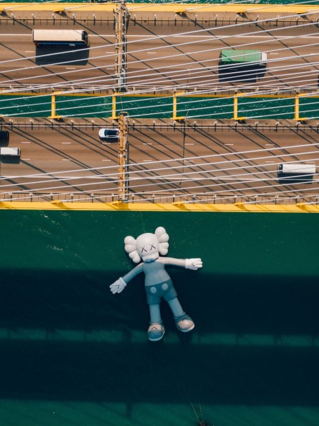 「KAWS:HOLIDAY」in香港