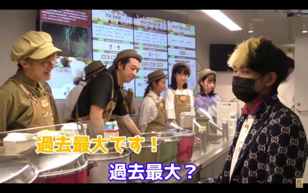「行列2時間待ち!タピオカ屋のお客全員に開店から閉店まで奢り続けたらいくら必要?」より