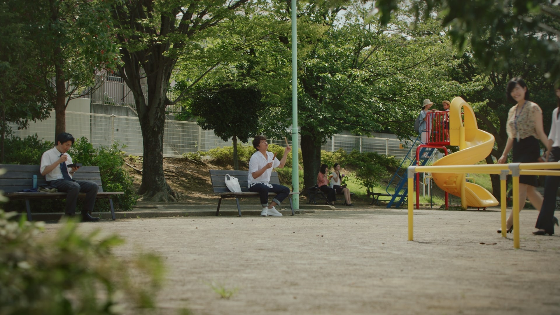 香取慎吾出演、新TVCM「ファミマのあの曲で会話」篇3