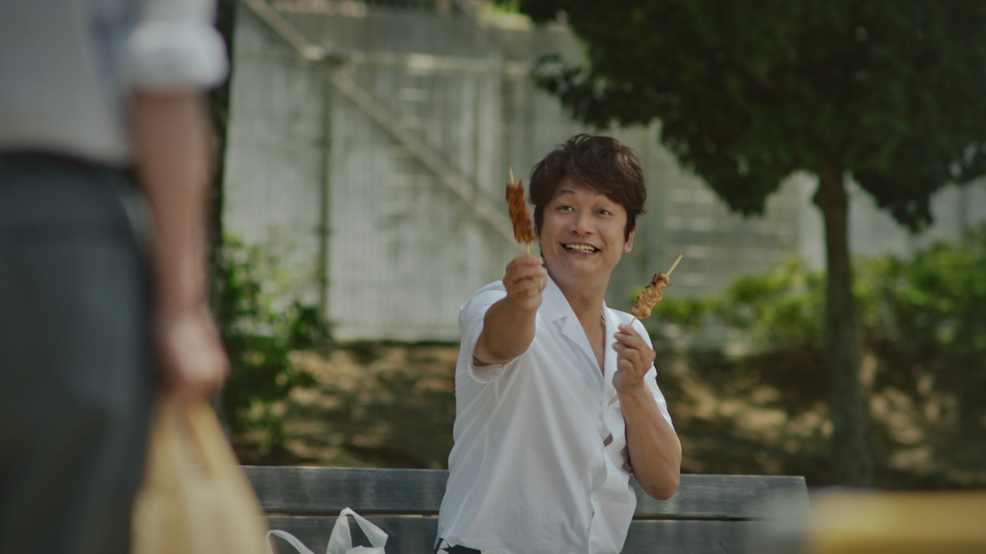 香取慎吾出演、新TVCM「ファミマのあの曲で会話」篇7