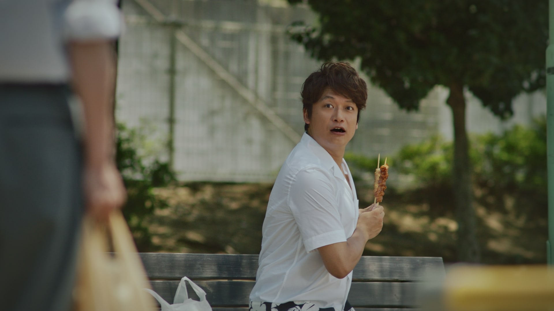 香取慎吾出演、新TVCM「ファミマのあの曲で会話」篇6