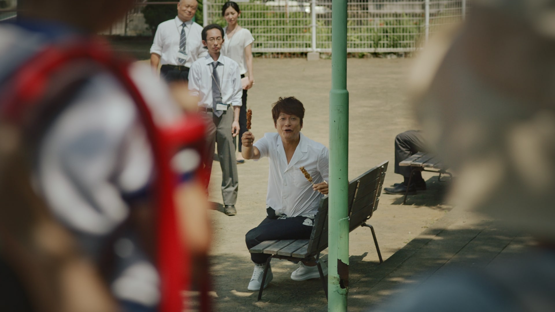 香取慎吾出演、新TVCM「ファミマのあの曲で会話」篇8