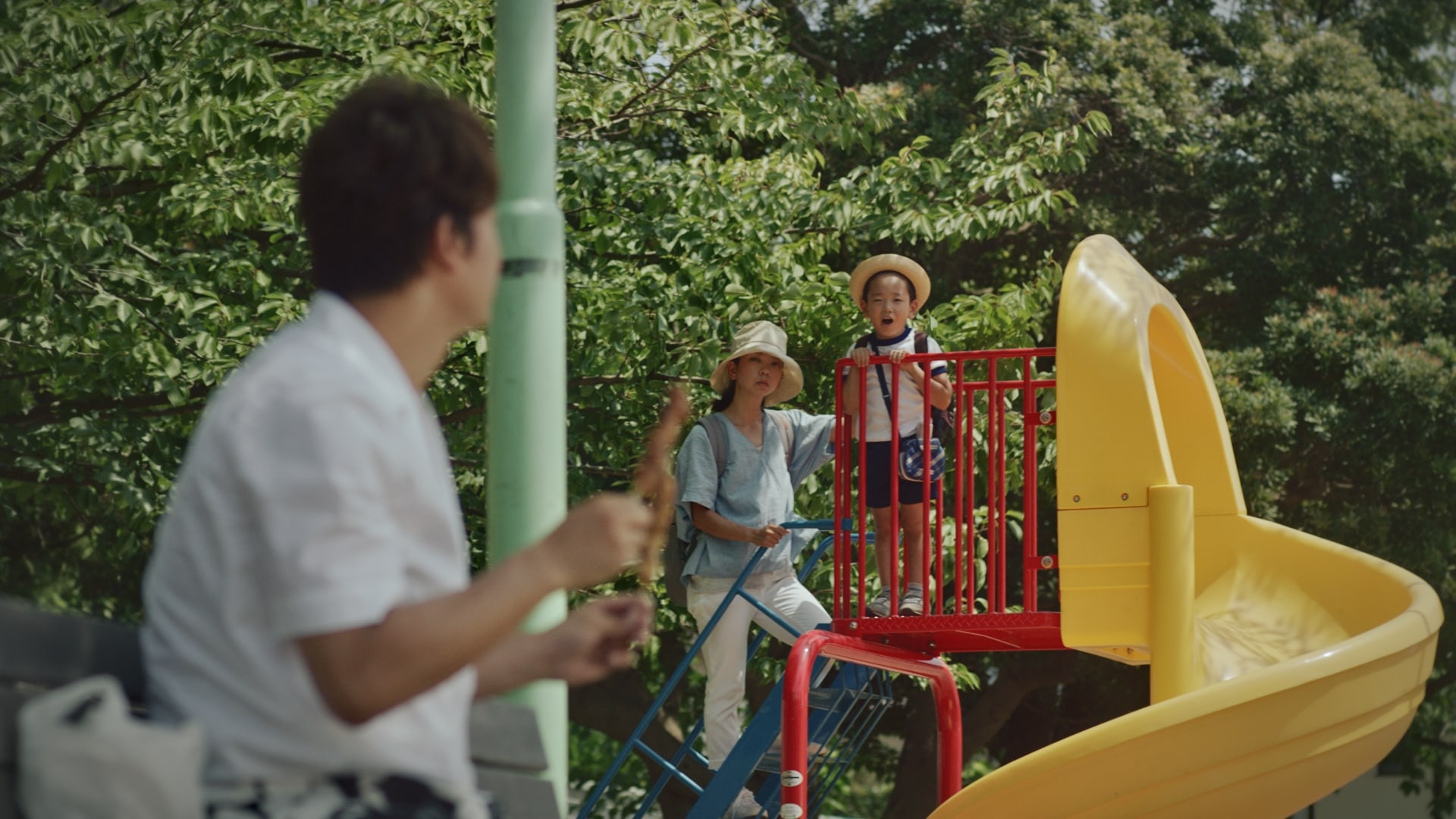 香取慎吾出演、新TVCM「ファミマのあの曲で会話」篇12