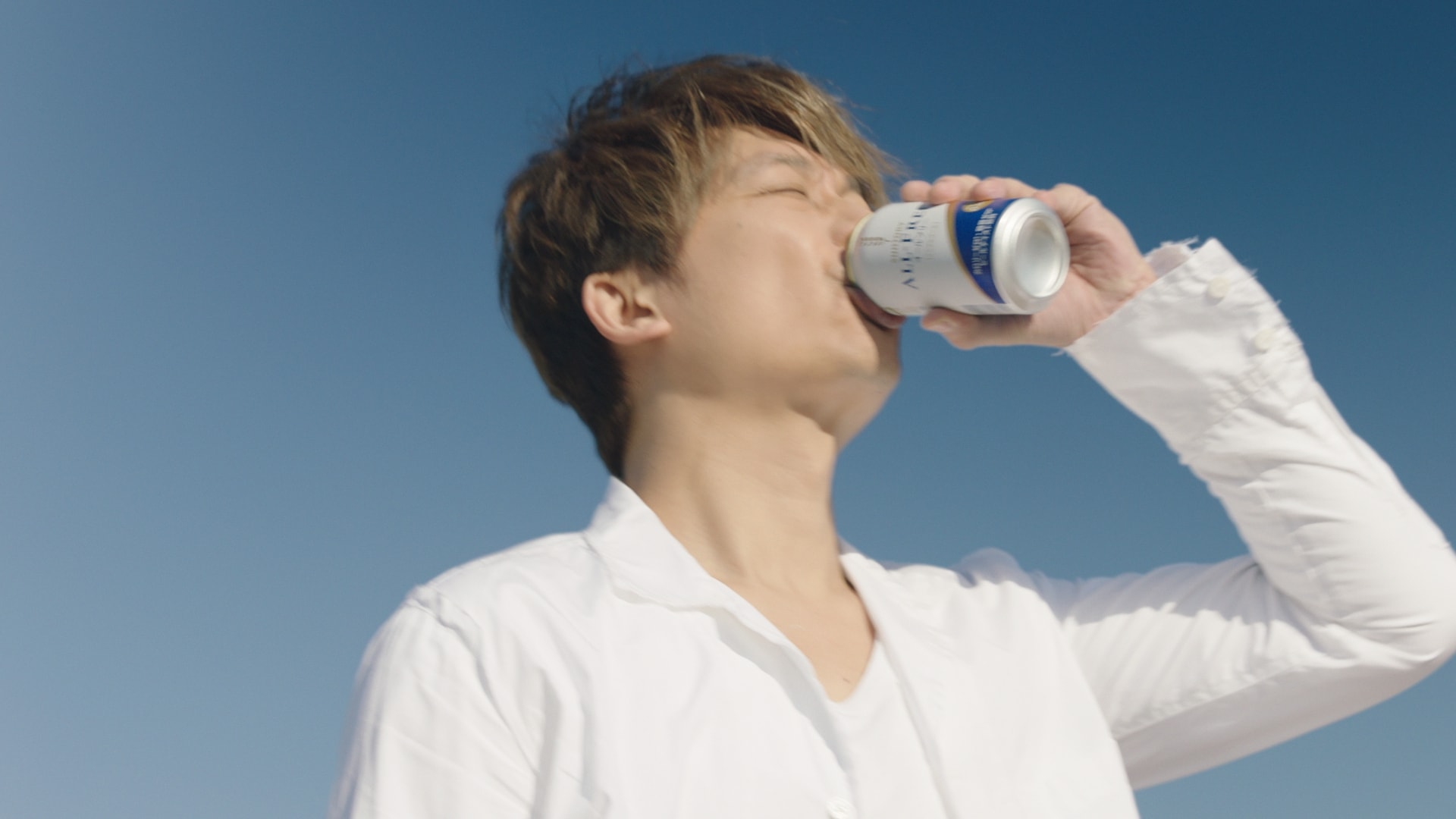 稲垣さんと香取さん出演「オールフリー」CM「生きてるっ！」篇10