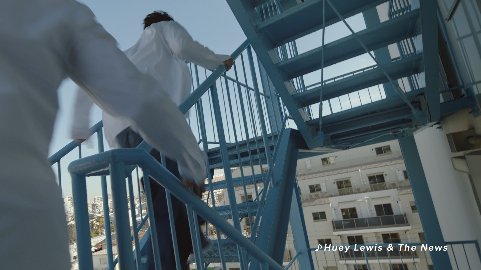 稲垣さんと香取さん出演「オールフリー」CM「生きてるっ！」篇8