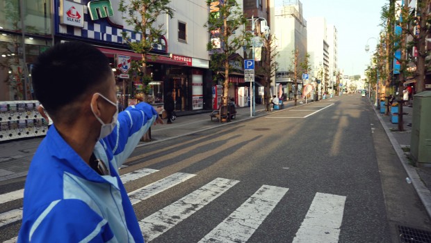 かつてはこの道路に車やソファが並び、不良たちがたむろしていた