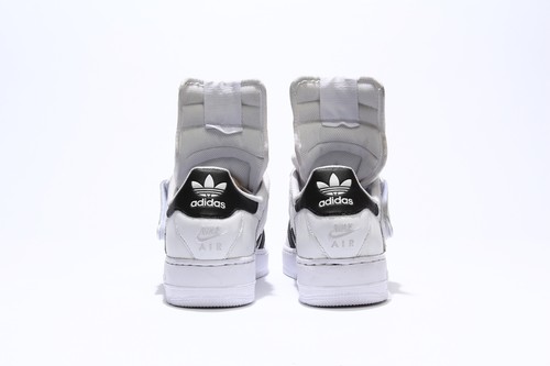 「Incorporation Code Sneakers」