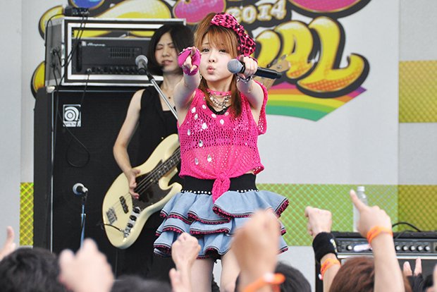 LoVendoЯの田中れいなさんがくれた眩しいカメラ目線