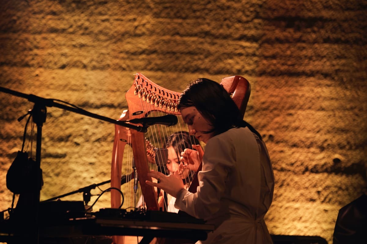 The Sacred Murmurs 小林うてな ermhoi photo by Hide Watanabe