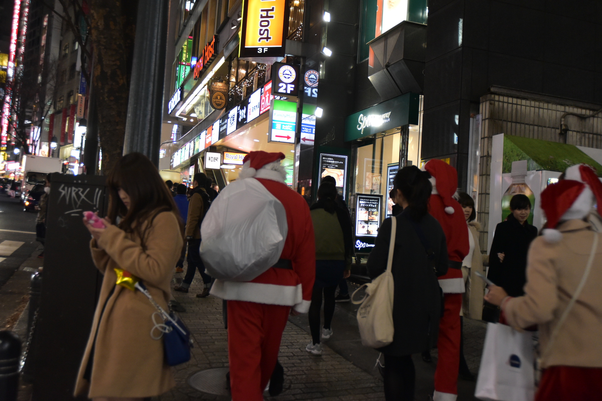 男性のサンタは結構いたけれど…