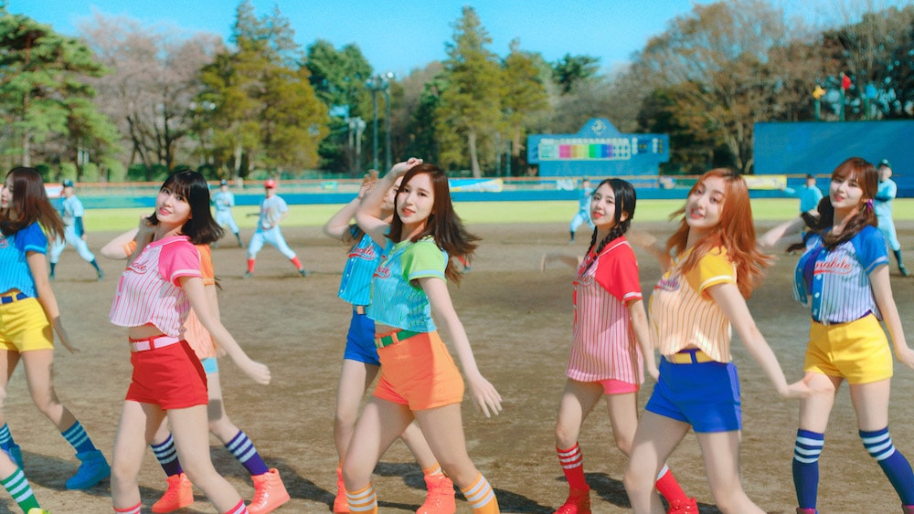 TWICEワイモバCM_10