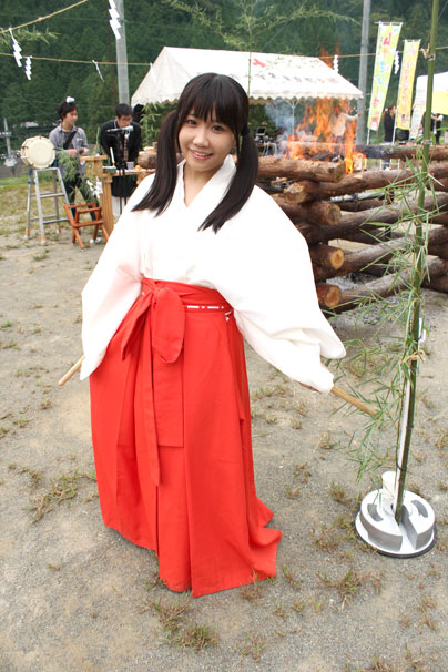 巫女さんがいます！