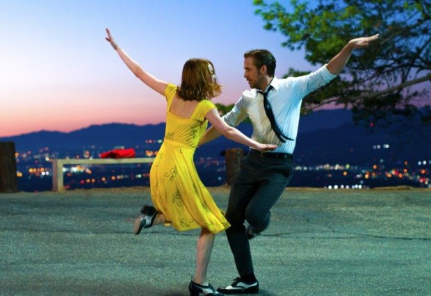 『ラ・ラ・ランド』(c)2017 Summit Entertainment, LLC. All Rights Reserved. Photo credit: EW0001: Sebastian (Ryan Gosling) and Mia (Emma Stone) in LA LA LAND. Photo courtesy of Lionsgate.