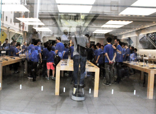 オープン間際_店内でMTGっぽいのはじまった