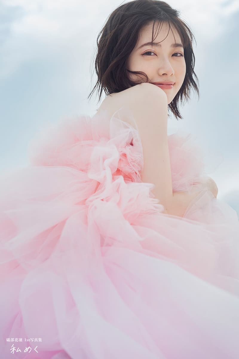 画像6: 声優 礒部花凜、水着姿で夕日に佇む　沖縄の海に映えるセンチメンタルな表情