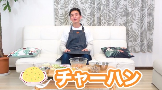 チャーハンをつくる草なぎ剛さん