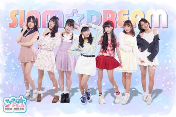 左からファーン、メリー、南にこ、Harupiii、アイス、ヒカリン、マティールダー