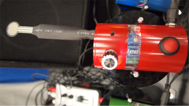 赤い部分がシンセサイザーになっている