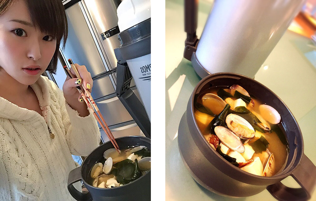 人間のあたたかい心を感じられるよう、スープジャーに入ったお味噌汁をお外デートで。具は豆腐、わかめ、あさり。
