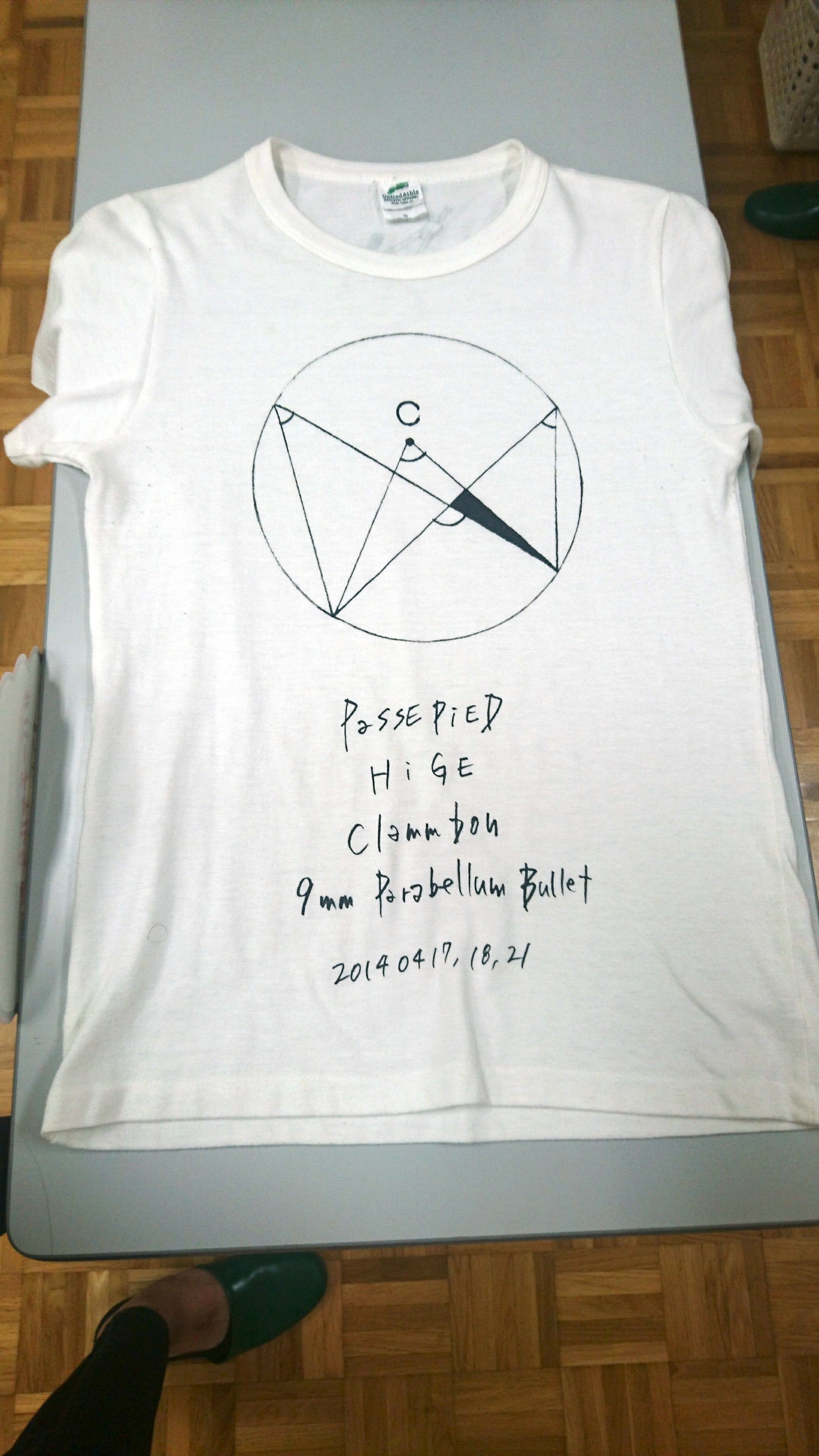 実際に洗ってもらった「パスピエ」というバンドのライブTシャツ