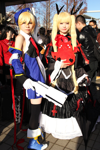 『BLAZBLUE』から、柊さんによるノエル=ヴァーミリオン、みるいさんによるレイチェル=アルカード コミケC85コスプレ写真2