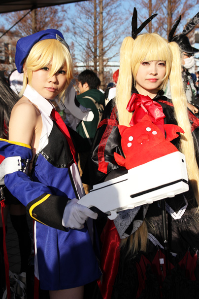 『BLAZBLUE』から、柊さんによるノエル=ヴァーミリオン、みるいさんによるレイチェル=アルカード コミケC85コスプレ写真