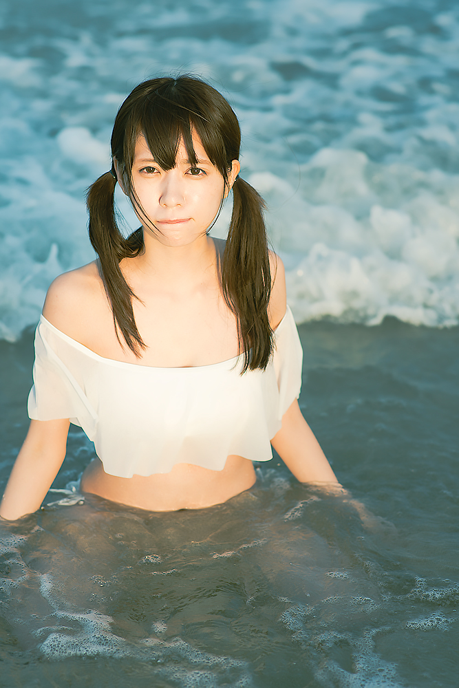 楠ろあさんの水着グラビア