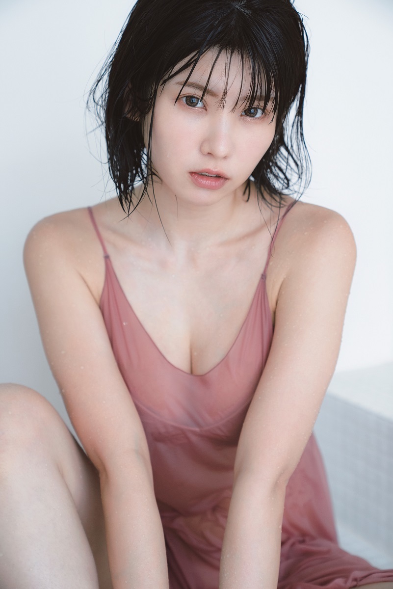 えなこ写真集『OFF COSTUME』特典ポストカード