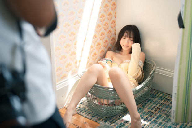 伊織もえさん『週刊ヤングジャンプ』オフショット2